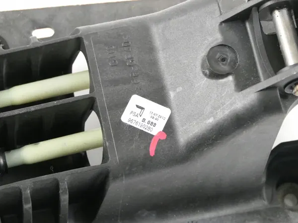 Vaihtoehtovalitsin 5-vaihteinen Peugeot 208 12-15r image 7