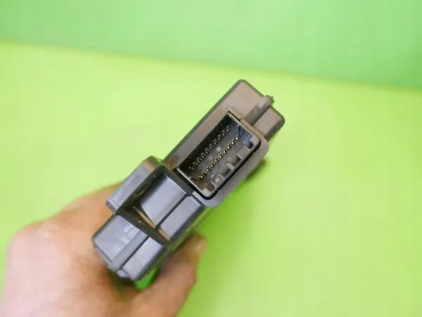 Módulo recetor keyless OEM 68086377AE para Fiat image 6