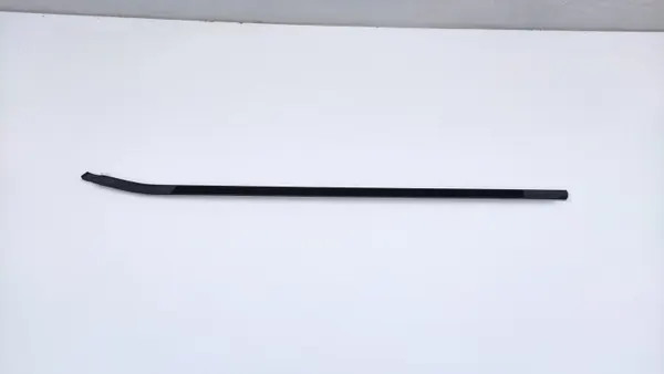 BMW X1 F48 Garniture Vitre Droite Avant OEM 7352441 image 3