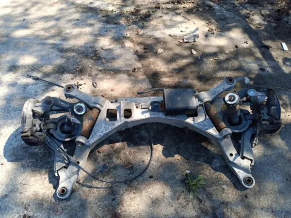 Volvo V70 II Hinterachsschwinge OEM Wrakowisko-13381- image 10
