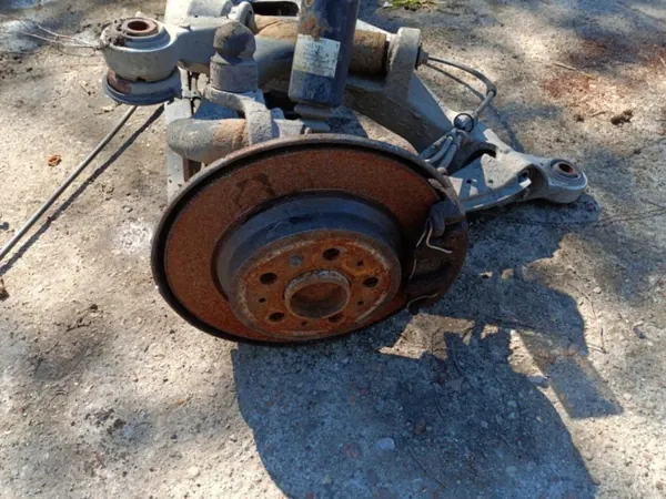 Volvo V70 II Hinterachsschwinge OEM Wrakowisko-13381- image 5