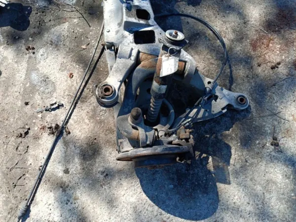 Volvo V70 II Hinterachsschwinge OEM Wrakowisko-13381- image 6