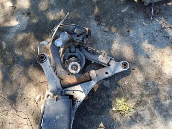 Volvo V70 II Hinterachsschwinge OEM Wrakowisko-13381- image 8
