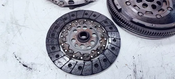 Audi OE 06J105266AK Volante de Dupla Massa image 4