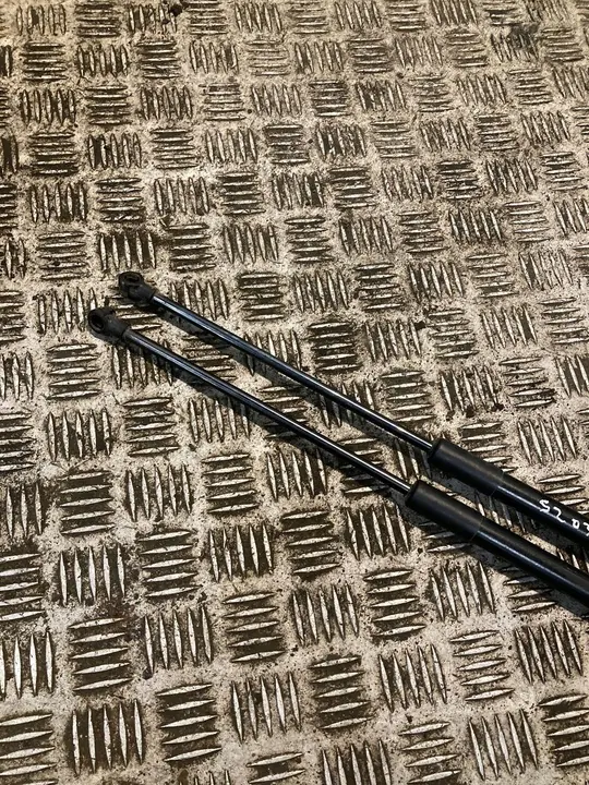 Mercedes-Benz C W203 Vänster baklucka stötdämpare image 3