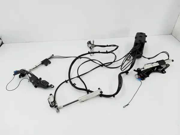 Mercedes-Benz dakpomp cilinders A2388000030 image 2