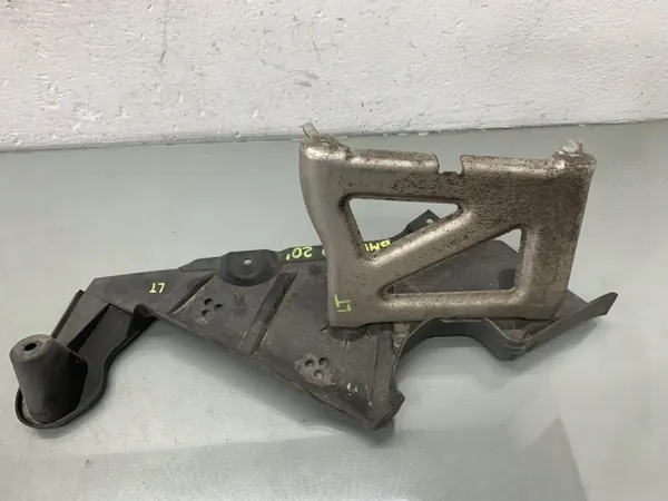 OEM 27648710 Vänster Underkroppsskydd för BMW F40 image 4