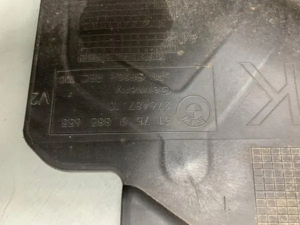 OEM 27648710 Vänster Underkroppsskydd för BMW F40 image 6