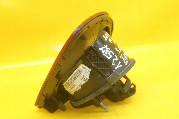 Luz trasera izquierda VW Golf V Plus 5M0945093J image 6