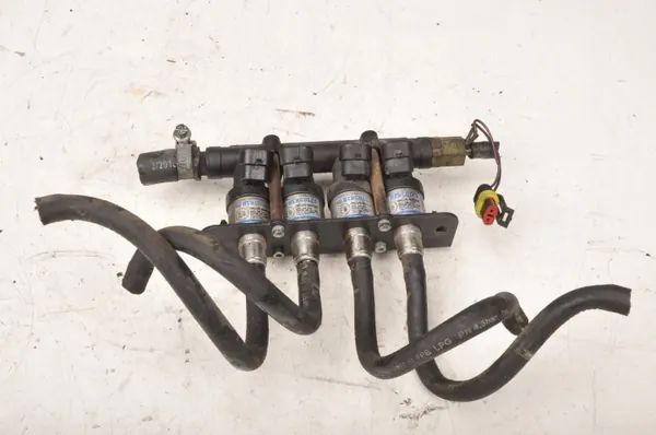 Rampe d'injection GPL OEM 67R-017407 État utilisé image 2