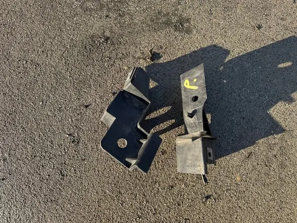 2X Glissière de fixation phare avant droit Renault Master 4 IV image 1