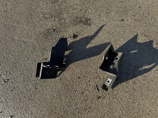 2X Glissière de fixation phare avant droit Renault Master 4 IV image 3