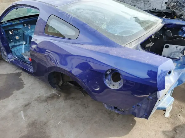 FORD MUSTANG V 10-14 2013+ Vasen Takasivulokas OEM image 2