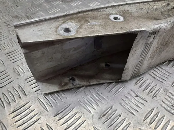 Etupuskuri Audi A8 D3 4F0807111A image 3