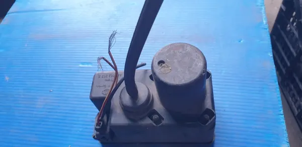 Bomba de fecho central Audi OEM 443862257b Usada image 4