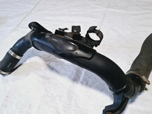 Manguera Intercooler Audi A1 1.6 TDI CAY CAYB OEM 6R0145762H image 3