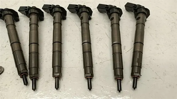 Iniettore AUDI A6 C6 2.7 3.0 TDI 059130277AJ image 2