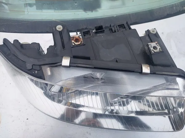 Faros Derecho Audi A3 8L 00-03 OEM Hella image 6