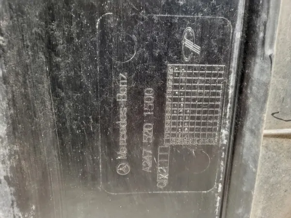 Mercedes Moottorisuojus OEM A2475201500 - Käytetty image 3
