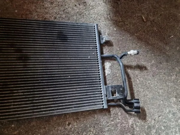 Condenseur AC Audi OE avec capteur 8D0260401G image 3
