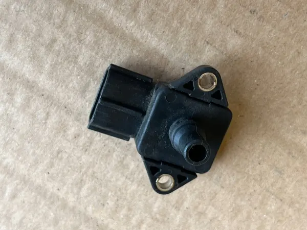 Pressure Sensor Volvo C30 C70 II S40 II V50 2.4 8658493 image 2