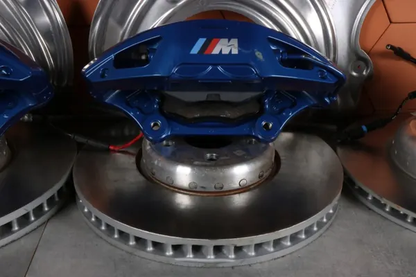 BMW M-Paket Bremssystem OEM 6891273 Set image 3