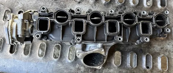 Coletor de admissão usado OEM 03L129711E para 2.0 TDI image 3