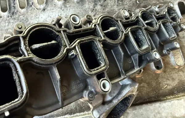 Coletor de admissão usado OEM 03L129711E para 2.0 TDI image 7