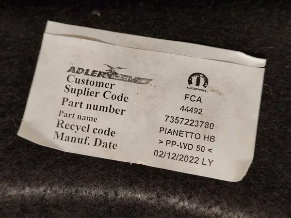 Fiat 500E achterste kofferbakplank OEM 7357223780 image 5