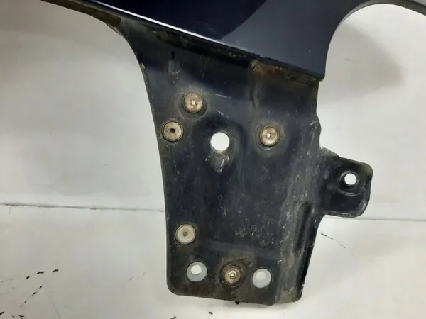 AUDI A4 B5 SEDAN 1.6 8V FRAMHÖGER KOTFLÄNG OEM 8D0821106M image 2