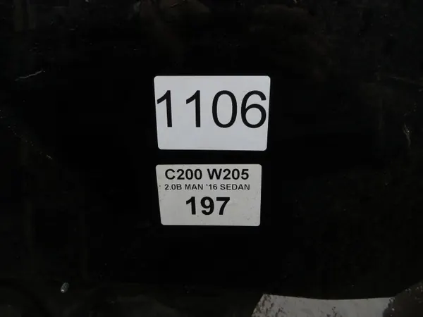 Mercedes W205 Garde-boue arrière droit OEM c/1106 image 6