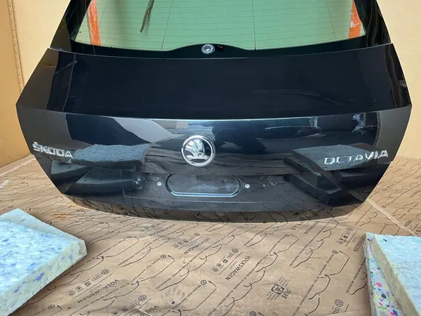 ŠKODA OCTAVIA III 2012-2019 LIFTBACK TAKALUUKKU 5E5827025F image 2