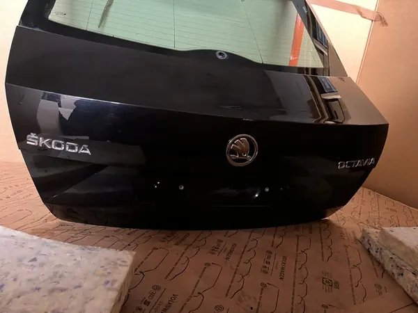 ŠKODA OCTAVIA III 2012-2019 LIFTBACK TAKALUUKKU 5E5827025F image 4