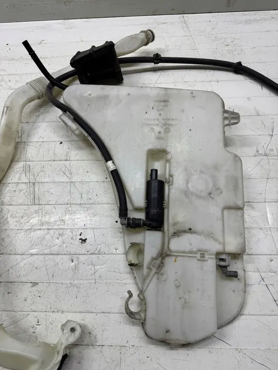 BMW 7 F01 F02 4.4 V8 Pesuainesäiliöpumppu 7178745 image 4