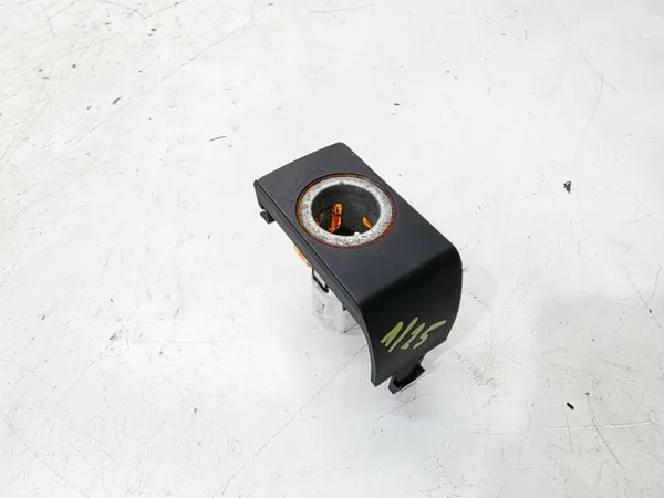 Audi A3 8P Aanstekerstopcontact OEM 8P0863387D 1/25 image 2