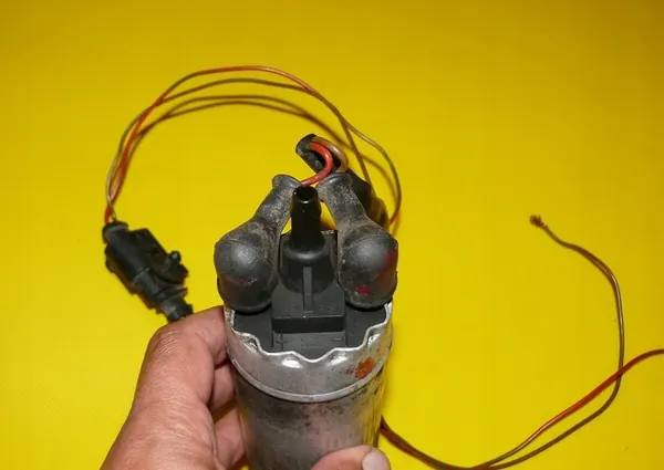 Bomba de combustível adicional Audi A8 D2 3.3 TDI 225CV image 2