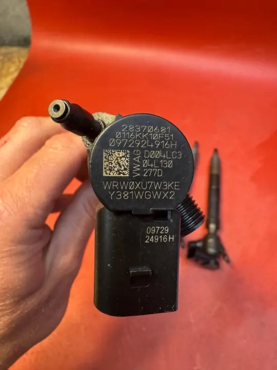 OEM 04L130277D Inspuiting voor VW 1.6 TDI image 3