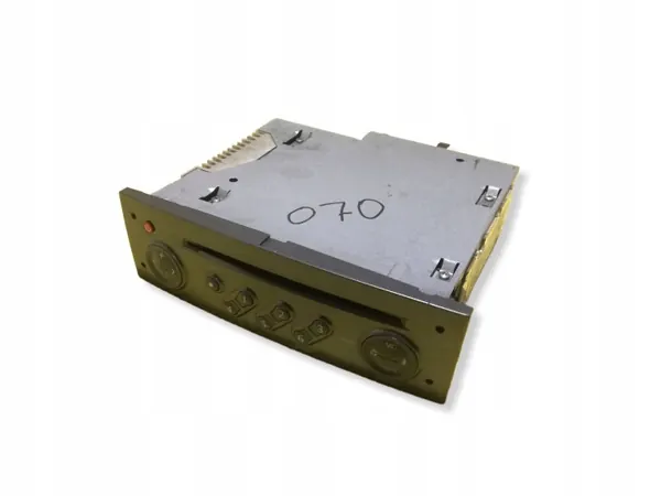 Rádio Renault Scenic II OEM 8200550824 - Usado image 2