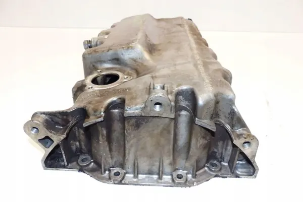 Carter inférieur OEM 04L103603C pour 1.6 TDI image 4