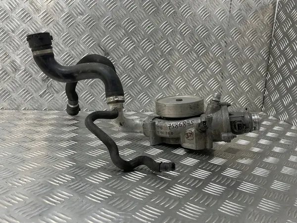 Vattenpump BMW F10 F20 F80 7586885 image 2