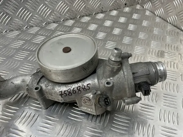 Vattenpump BMW F10 F20 F80 7586885 image 4