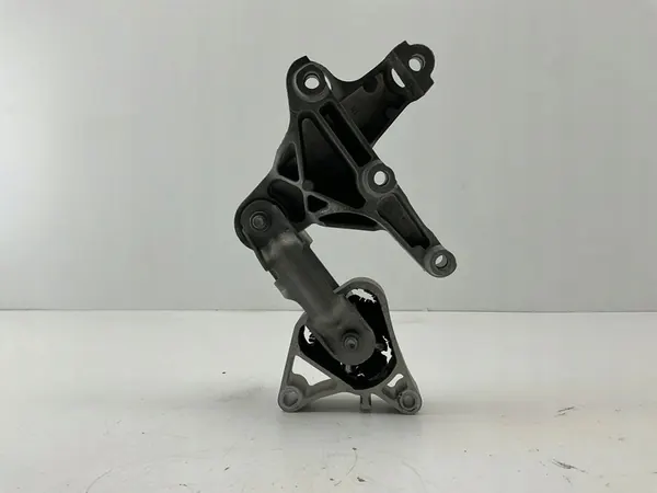 Mercedes-Benz A W176 2016 Engine Mount image 10