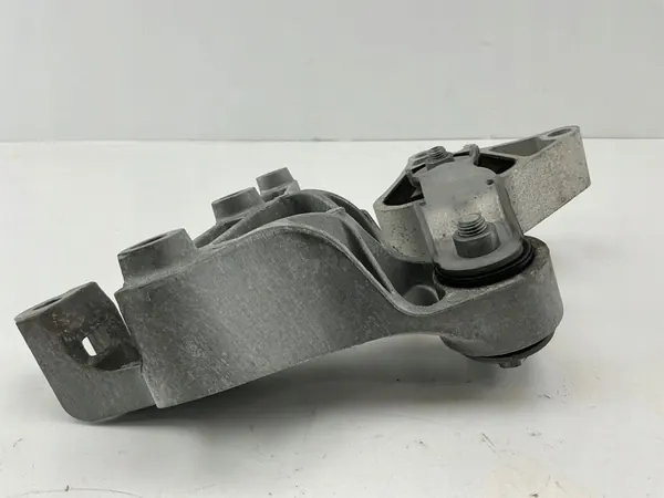 Mercedes-Benz A W176 2016 Engine Mount image 3