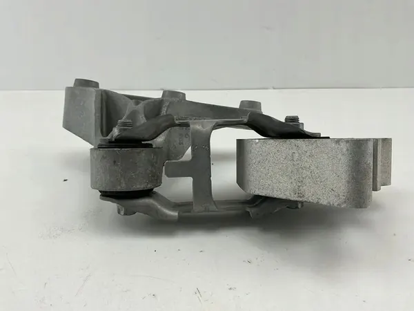 Mercedes-Benz A W176 2016 Engine Mount image 4