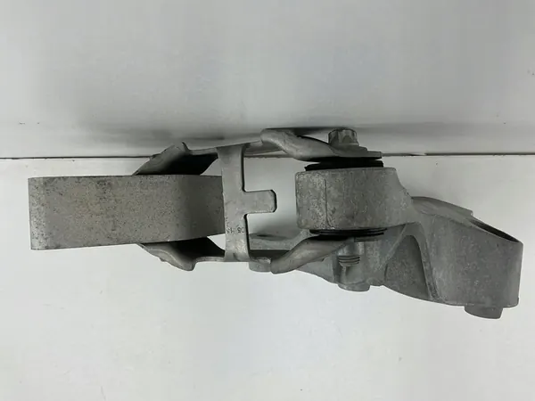 Mercedes-Benz A W176 2016 Engine Mount image 7