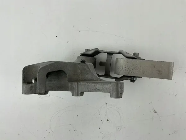Mercedes-Benz A W176 2016 Engine Mount image 8