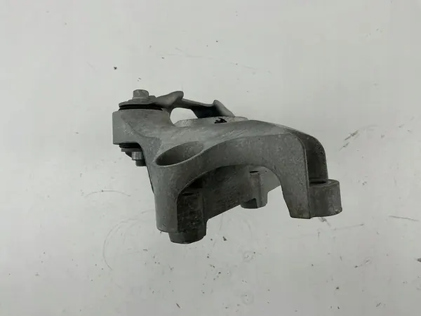 Mercedes-Benz A W176 2016 Engine Mount image 9