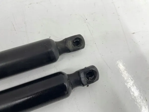 VW T5 T6 Bakluckgasdämpare 7H0827550 Set om 2 image 3