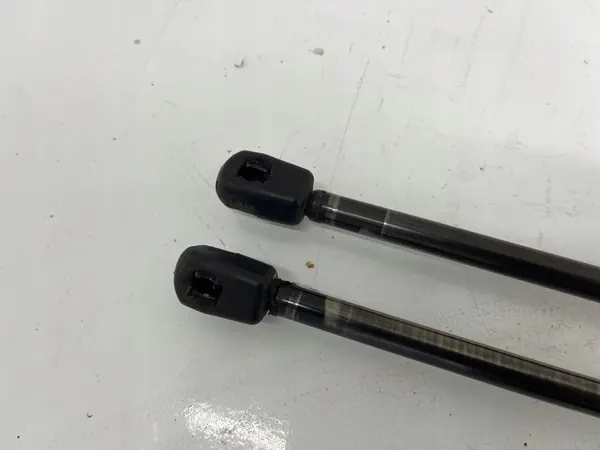 VW T5 T6 Bakluckgasdämpare 7H0827550 Set om 2 image 4