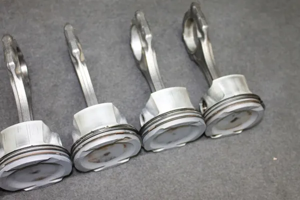 BMW X5M E70 X6M E71 5.0i S63B44A Kolvstänger 7598207 image 10